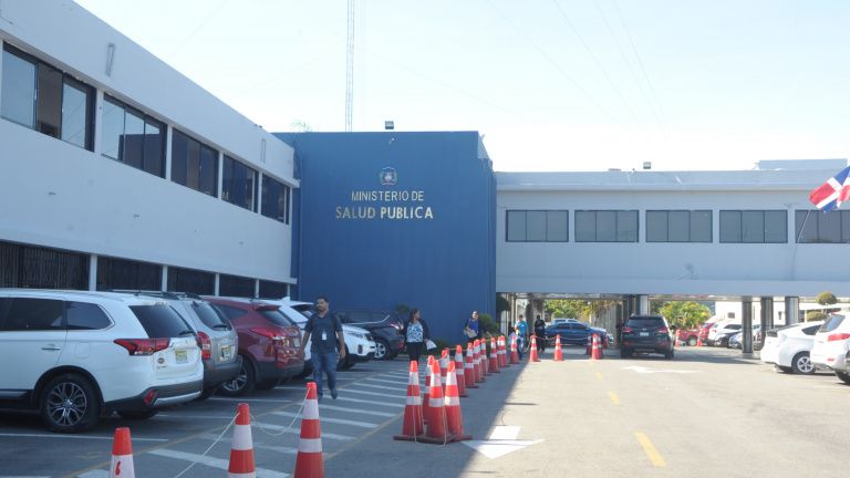 Ministerio de Salud recomienda consumo de abundante de agua ante ola de calor