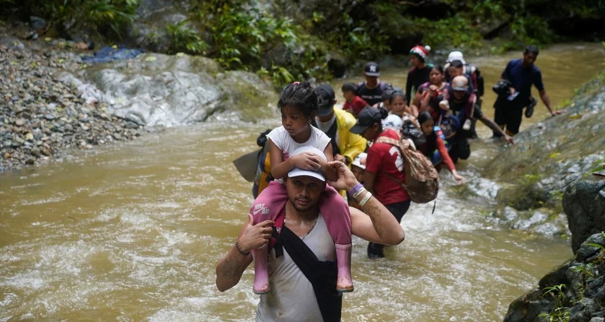 La migración infantil por la selva del Darién crece un 40 % y se encamina a nuevo récord
