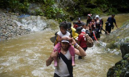 La migración infantil por la selva del Darién crece un 40 % y se encamina a nuevo récord