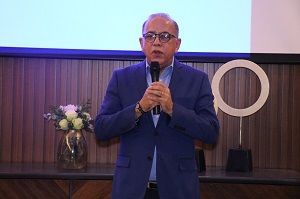 Plutarco Arias pone en circulación libro sobre experiencias de Covid 19