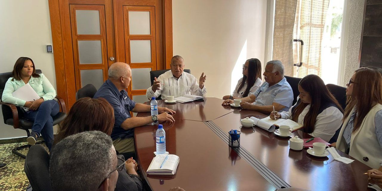 De Nelson de la Rosa a funcionarios MOPC: El principal problema en San Cristóbal para recogida basura acceder “al camino al vertedero cuando llueve”.