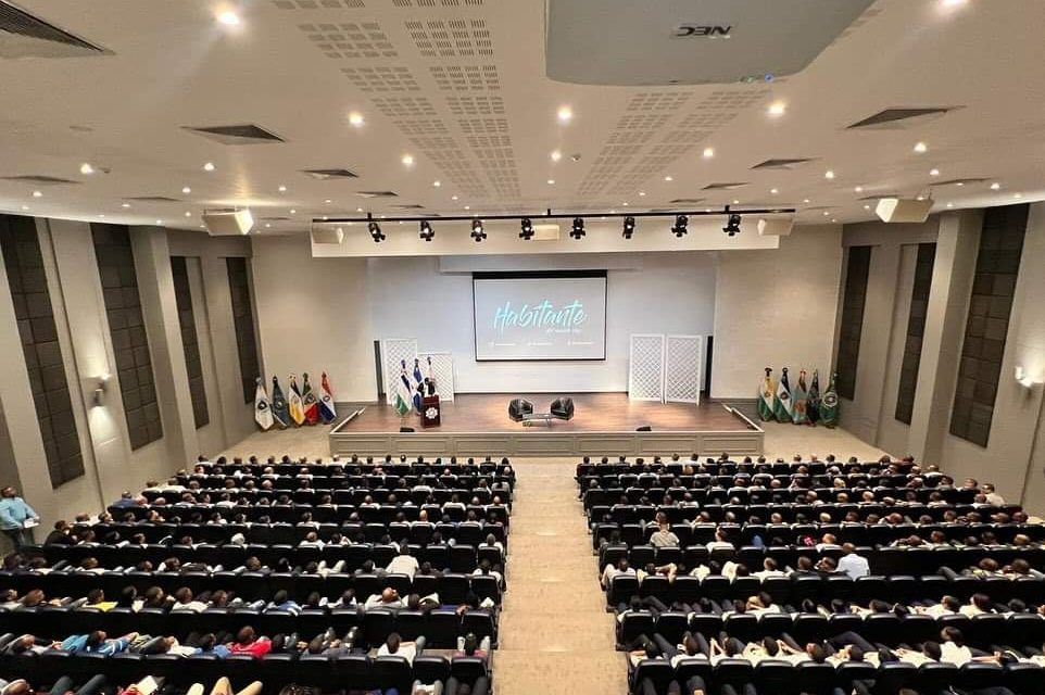 IPES logra tercer día exitoso en Segunda Feria Innova al participar Darián Vargas con su conferencia “El Futuro que nos espera”