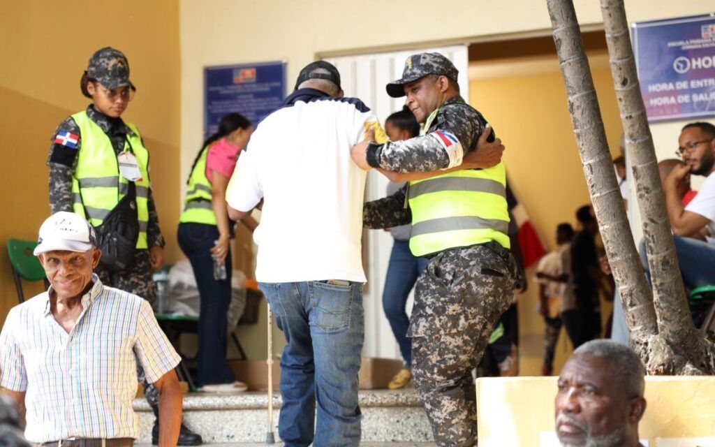 Policía Nacional mantiene la vigilancia y seguridad en desarrollo de proceso electoral de este domingo 19 de mayo.