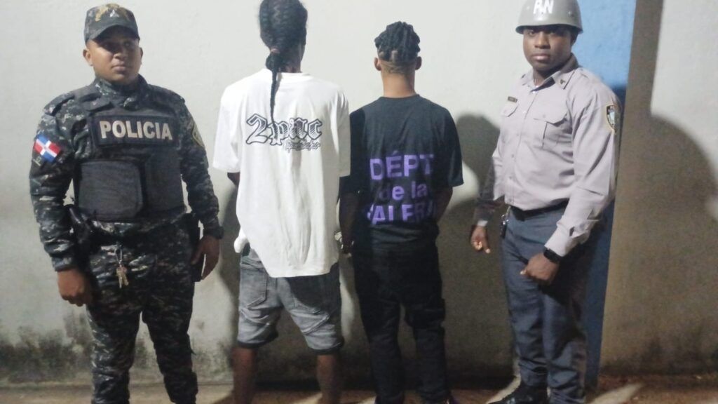 Policía apresa tres de cuatro antisociales por atraco a mano armada en Sabana Perdida, SDN.
