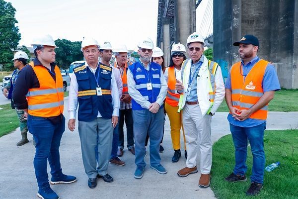 Comisión de Supervisión de Infraestructuras Públicas ante el Cambio Climático visita puente Francisco del Rosario Sánchez