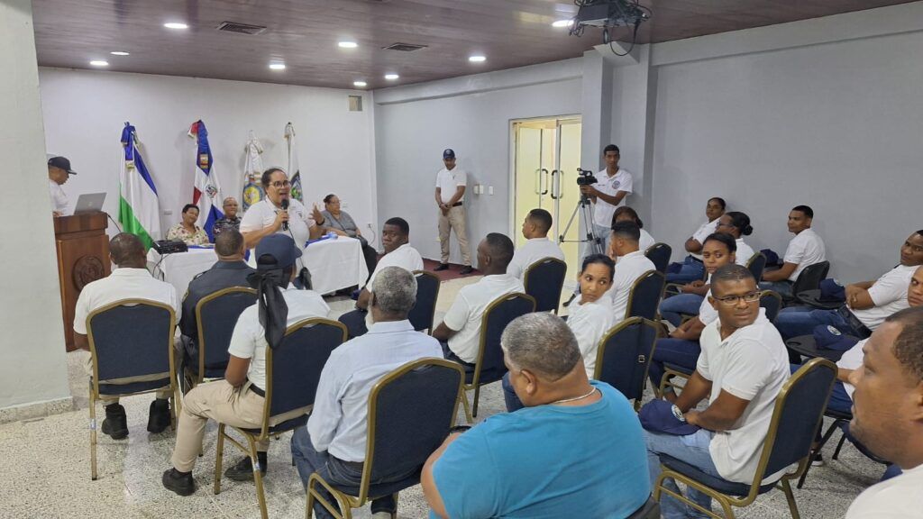 Policía Comunitaria finaliza taller de Proximidad Policial de manera exitosa en Capotillo.