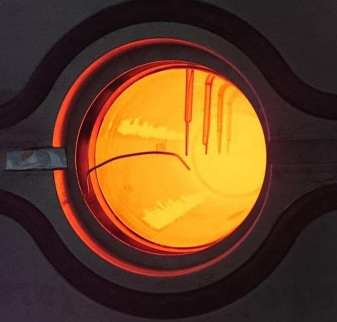Más de mil grados centígrados con luz solar en vez de quemando combustibles