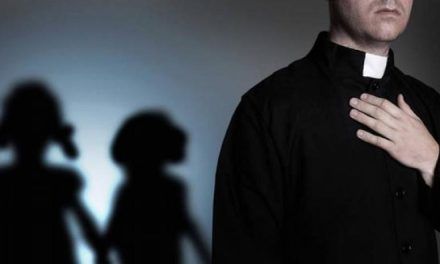 Víctimas de abusos pedirán al Vaticano que se expulse permanentemente a los curas pederastas
