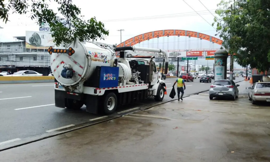Brigadas de la Alcaldía del DN realizan labores preventivas por las lluvias