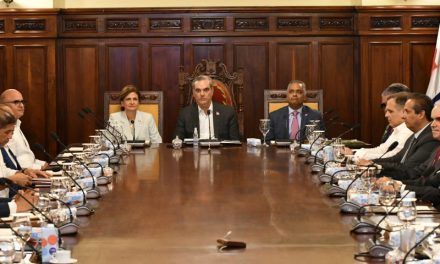 Gobierno va por las 12 reformas incluida la Constitución