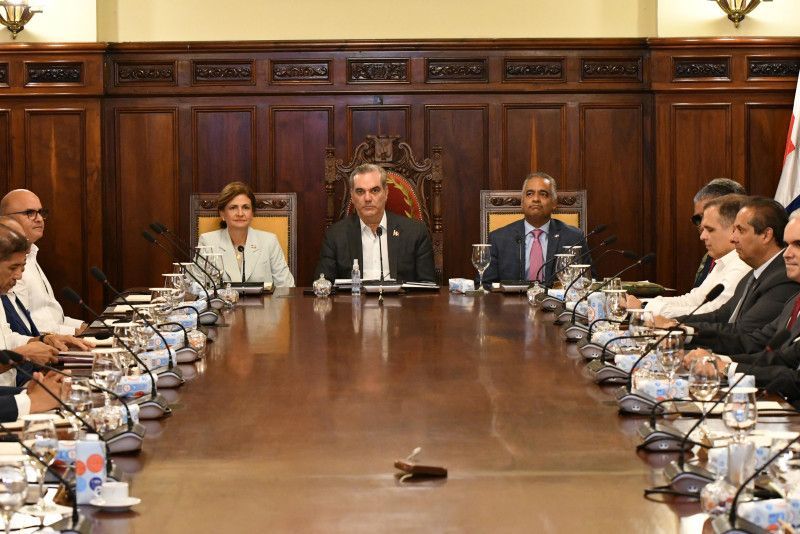 Gobierno va por las 12 reformas incluida la Constitución