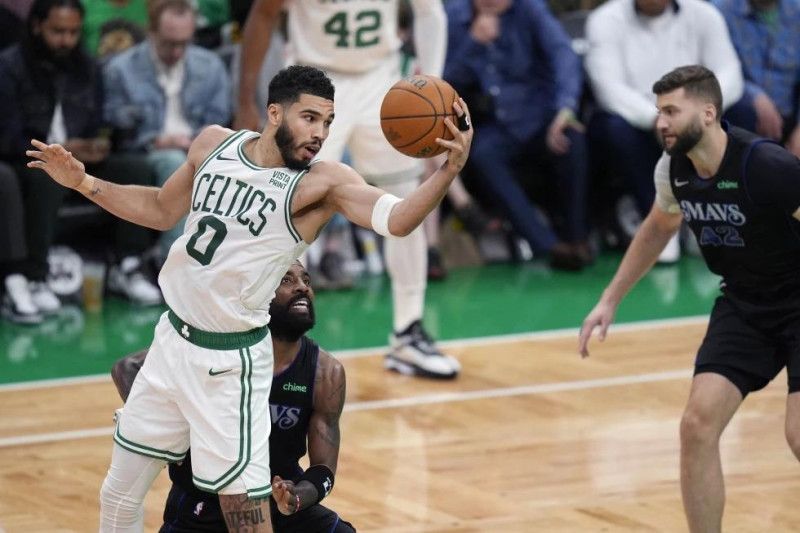 Tatum y los Celtics van a Dallas con una ventaja de 2-0 en la final de la NBA