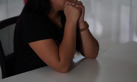 Salen otras víctimas de pastor acusado de violar a niñas en iglesia