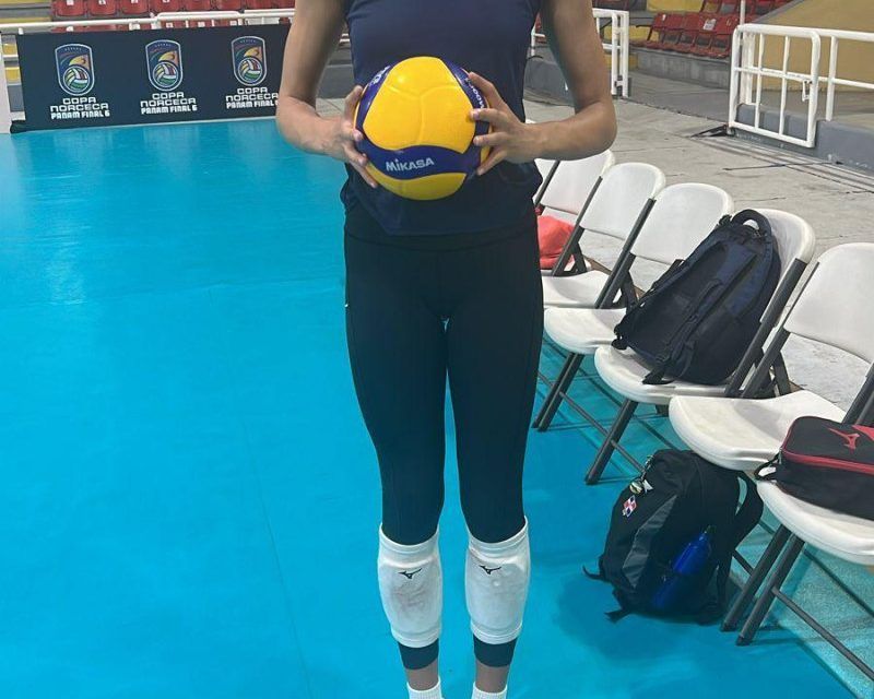 Buena chica, joven, altísima, es nueva reina