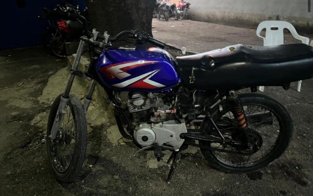 Policía de Antipandillas arresta integrante de banda “Los Bloques 6” en Los Alcarrizos que atacó a machetazos a un menor de edad.