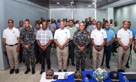 Policía Comunitaria inicia capacitación de 50 miembros policiales de distintas direcciones en el taller de Proximidad Policial.