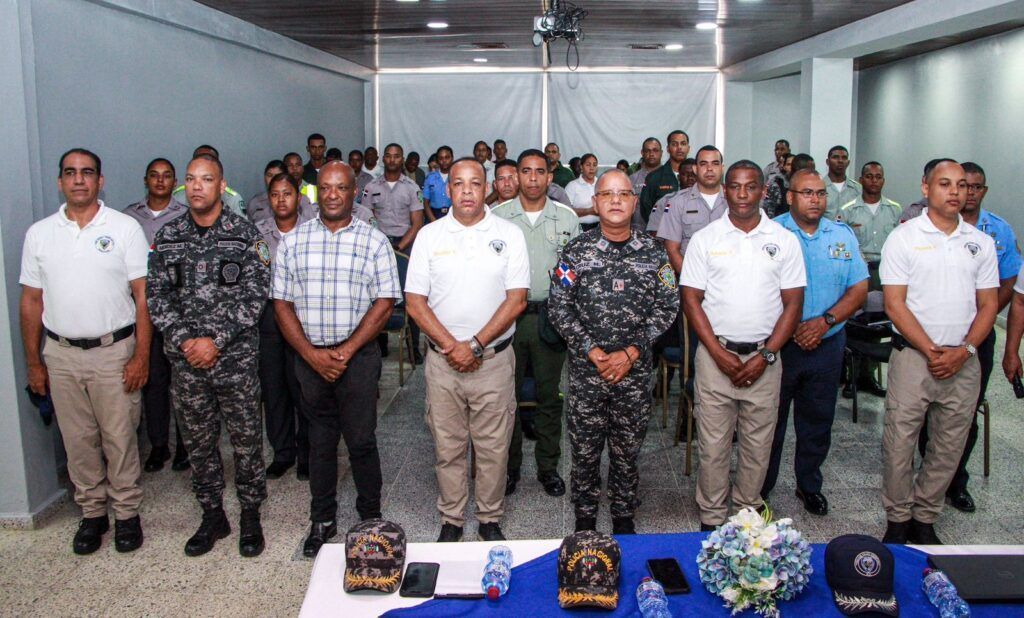 Policía Comunitaria inicia capacitación de 50 miembros policiales de distintas direcciones en el taller de Proximidad Policial.