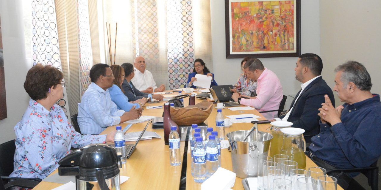 Comisión Organizadora del X Congreso PLD recibe informes sobre asambleas provinciales