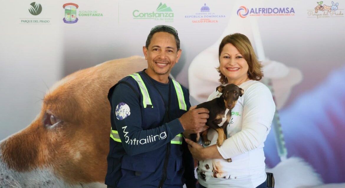 Parque del Prado y Ayuntamiento Municipal de Constanza Unen Esfuerzos para el Bienestar Animal en Jornada de Vacunación de Mascotas
