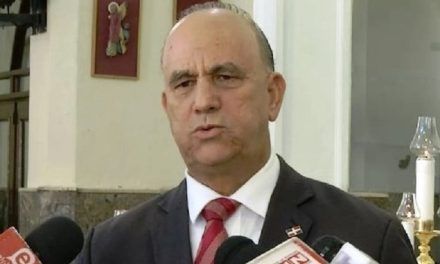 Luis de León niega que PLD esté metido en una lucha entre jóvenes y veteranos