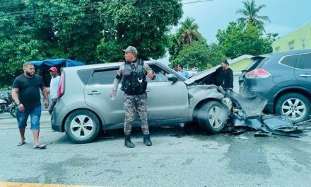 Sistema 911 coordinó la asistencia a afectados por accidente múltiple ocurrido en Baní, provincia Peravia