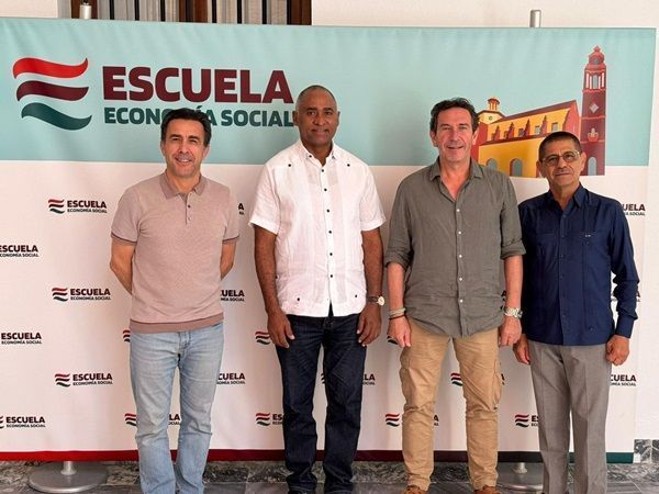 Julito Fulcar viaja a España a dictar conferencia