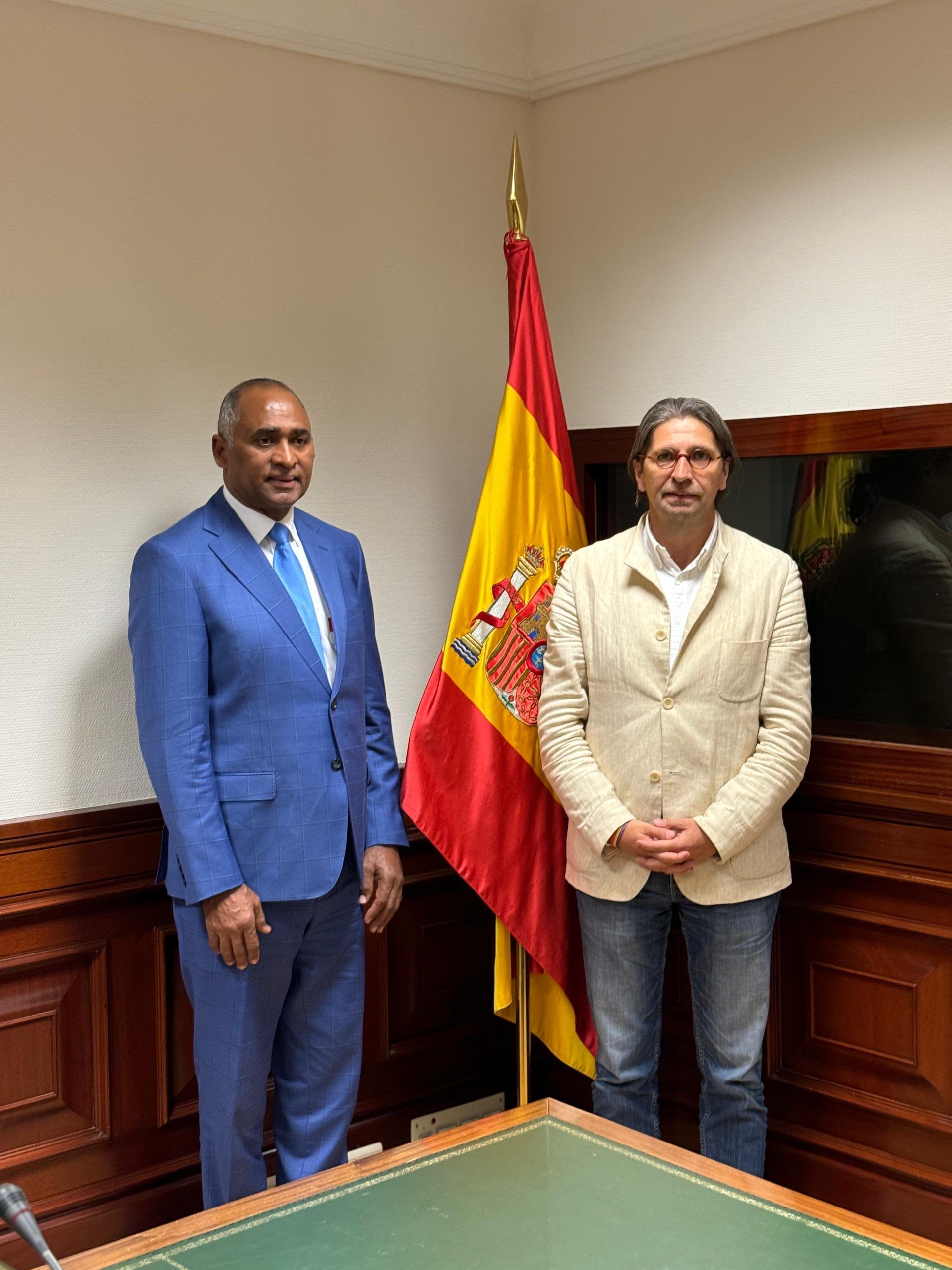  Julito Fulcar, Senador electo de la provincia Peravia, Sr. Francisco Sierra Caballero, diputado del grupo parlamentario SUMAR