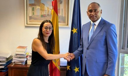 Julito Fulcar, sostiene encuentros con funcionarios de alto nivel del congreso y el gobierno español.