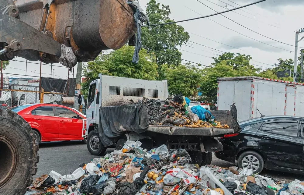 Alcaldía del DN realiza operativo de limpieza