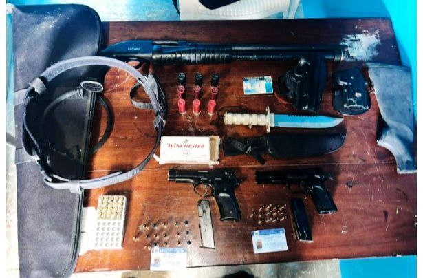 Policía y MP ocupan armas de fuego y municiones durante operativo focalizado en Monte Plata.