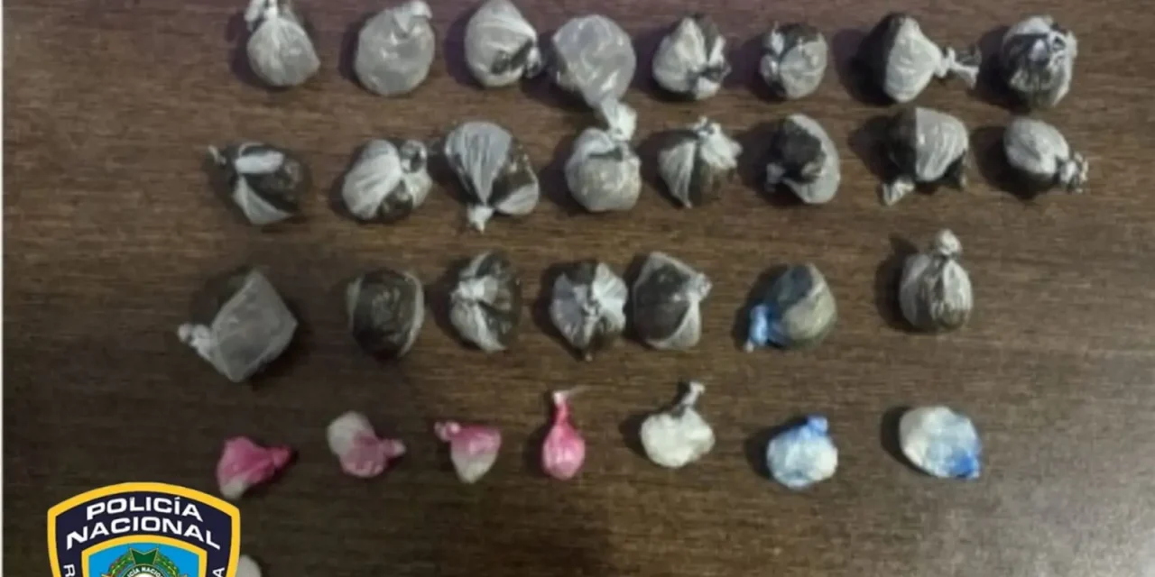 Apresan dos personas con 31 porciones de presuntas drogas en San Cristóbal