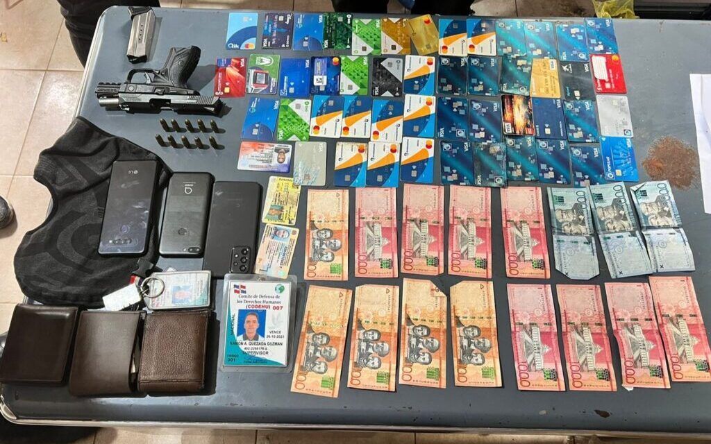 Policía en Santiago desarticula peligrosa banda dedicada al fraude financiero en diferentes provincias.