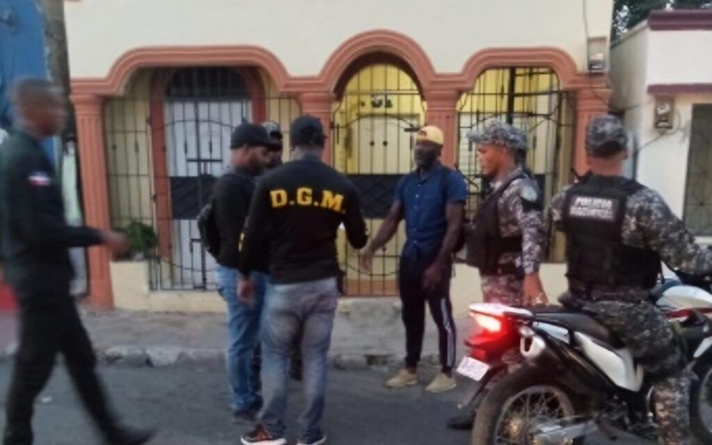 Migración y Policía Nacional detienen 23 indocumentados en La Romana.