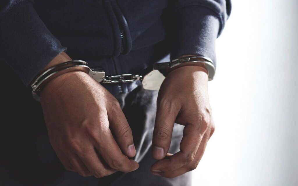 Apresado hombre por estafa de RD$12,000 pesos en falso alquiler de vehículos.