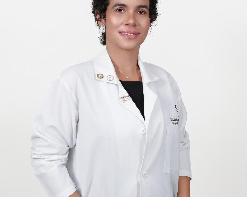 Renata Quintana, la cirujana que con ‘cálido amor’ refresca la piel de pacientes con quemaduras