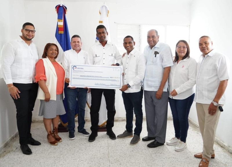 Gobierno entrega RD$20.7 millones para construcción de naves industriales en San Juan