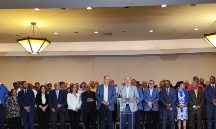 Altos dirigentes del PLD apoyan que Danilo Medina abandone la presidencia del partido