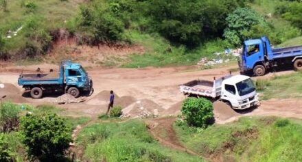 Haitianos extraen arena y depredan río Masacre