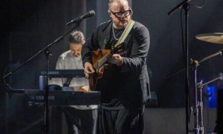 Leonel García inició su gira «Pausa» en Santo Domingo entre canciones y anécdotas