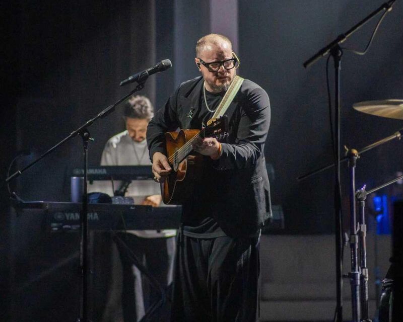 Leonel García inició su gira «Pausa» en Santo Domingo entre canciones y anécdotas