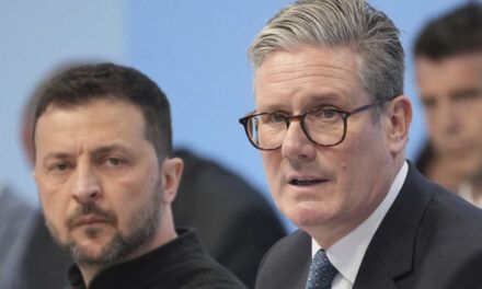 Mandatarios de UE abordan migración y Ucrania en cumbre en el Reino Unido