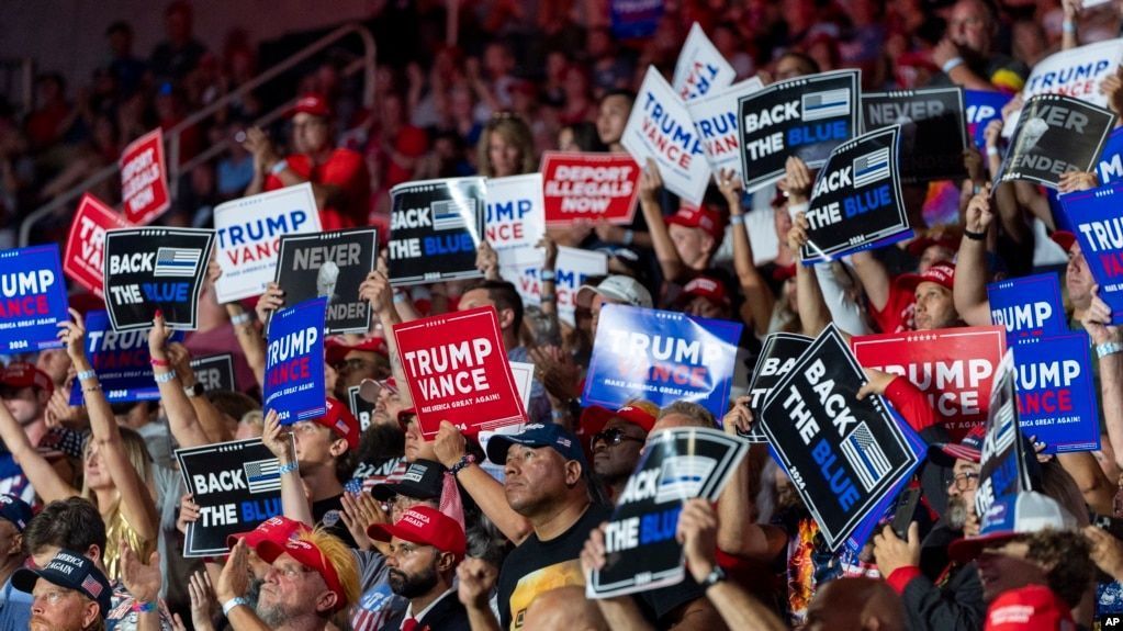 Trump culpa a Harris por migración «ilegal», mientras vicepresidenta elogia legado de Biden