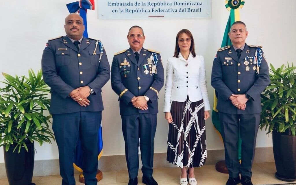 Embajadora Dominicana en Brasil recibe a delegación de la Policía Nacional para fortalecer relaciones interinstitucionales.