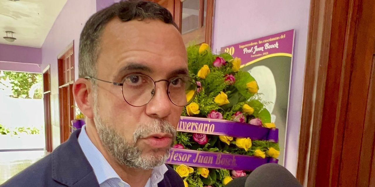 Navarro critica se hable de reforma fiscal cuando el gasto público «anda como chivo sin ley»