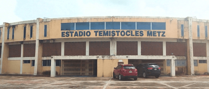 Estadio municipal de San Cristóbal en precarias condiciones