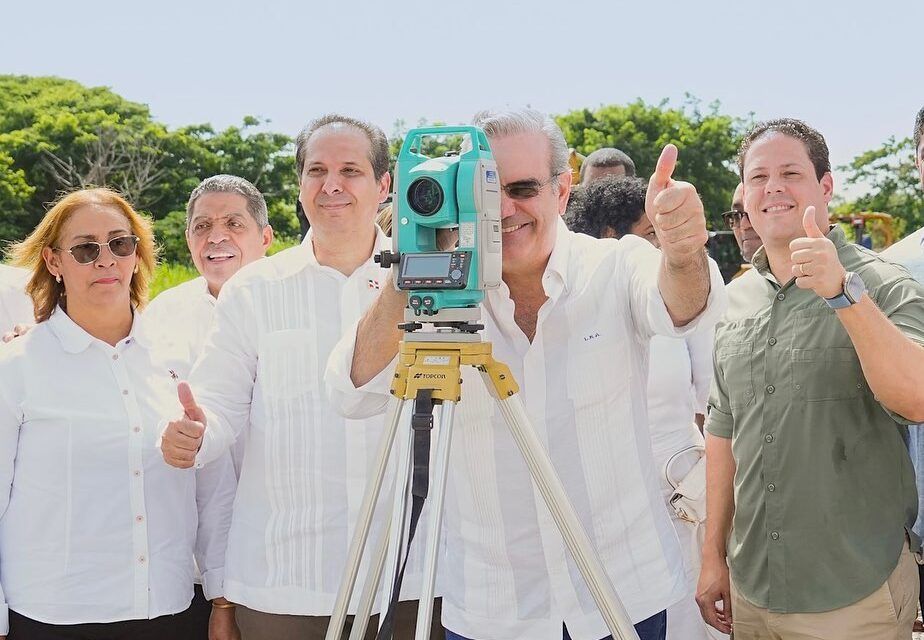 Presidente Abinader y Ministro Bonilla inician construcción de Hospital Traumatológico de San Cristóbal