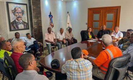 Alcalde Nelson de la Rosa declara el Ayuntamiento San Cristóbal en sesión permanente por huracán Beryl