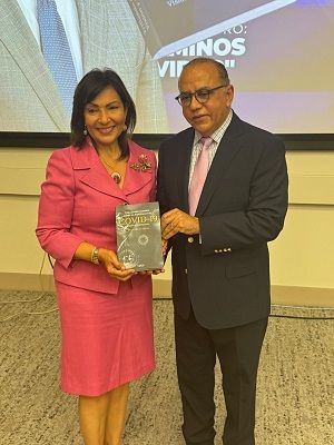 Médicos y diplomáticos en Estados Unidos ponderan libro sobre Covid-19 del Dr. Plutarco Arias