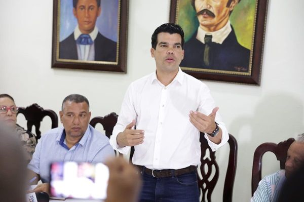 Wellington Arnaud crea comisión de veeduría para supervisar construcción de alcantarillado Licey al Medio