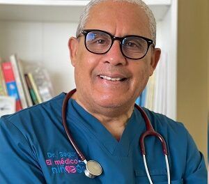Médico denuncia la comunidad de Los Almácigos carece de servicio pediátrico